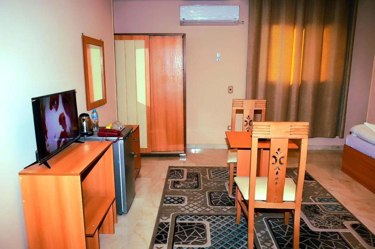Grand Golden Pyramids View Hotel Kafret el-Gabal Esterno foto