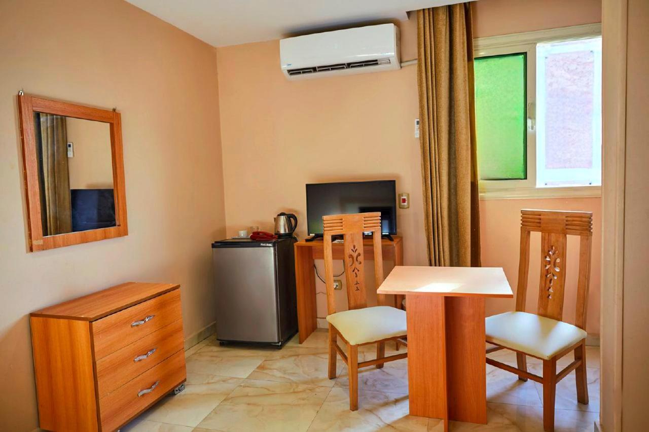 Grand Golden Pyramids View Hotel Kafret el-Gabal Esterno foto