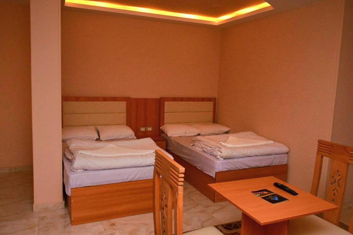 Grand Golden Pyramids View Hotel Kafret el-Gabal Esterno foto