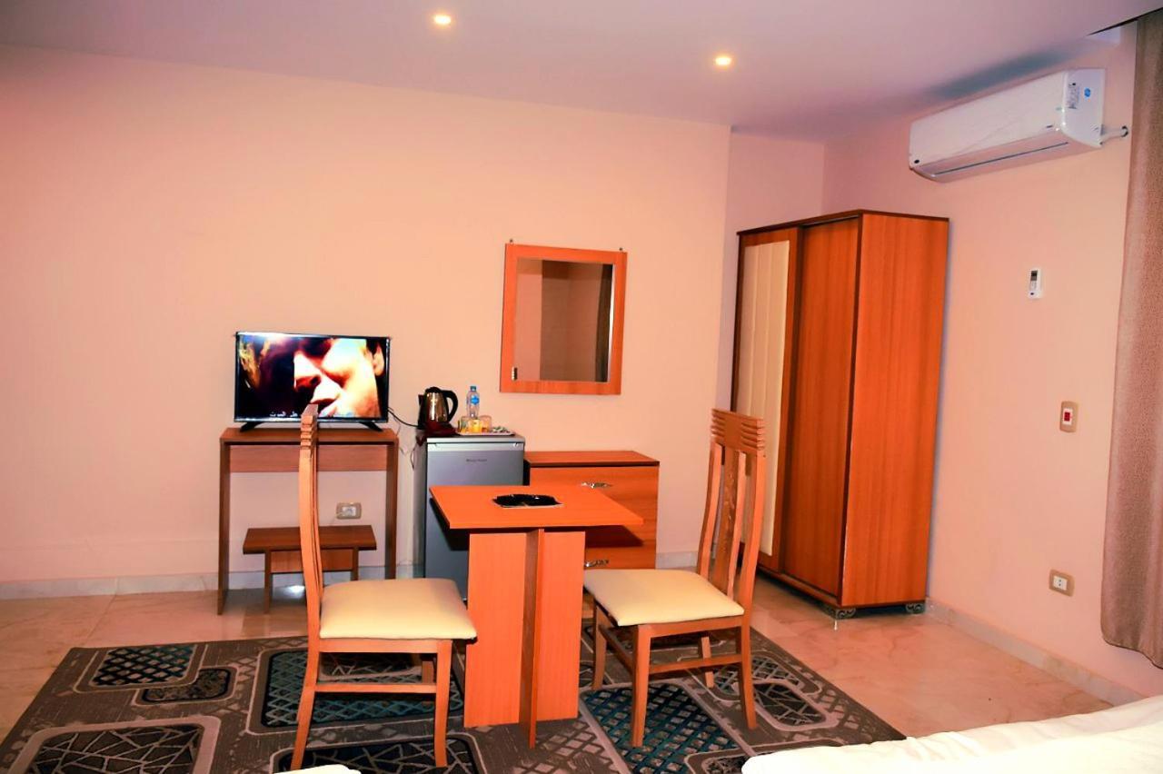 Grand Golden Pyramids View Hotel Kafret el-Gabal Esterno foto