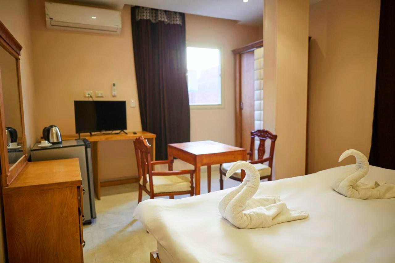 Grand Golden Pyramids View Hotel Kafret el-Gabal Esterno foto