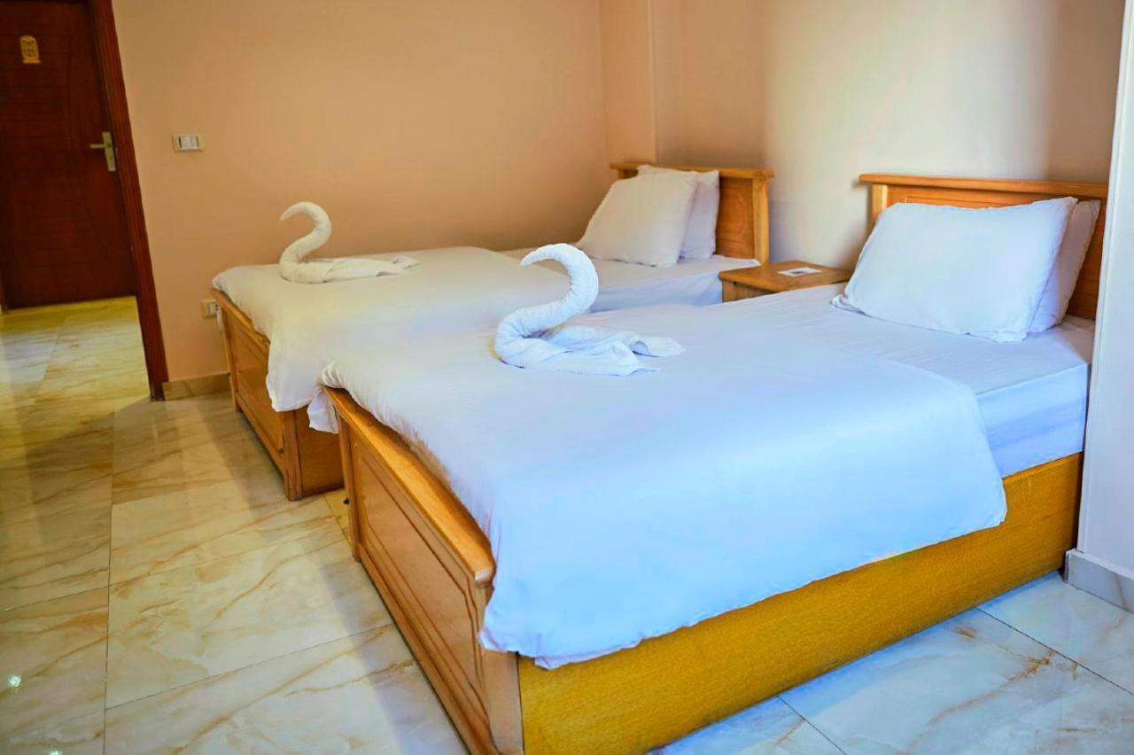 Grand Golden Pyramids View Hotel Kafret el-Gabal Esterno foto