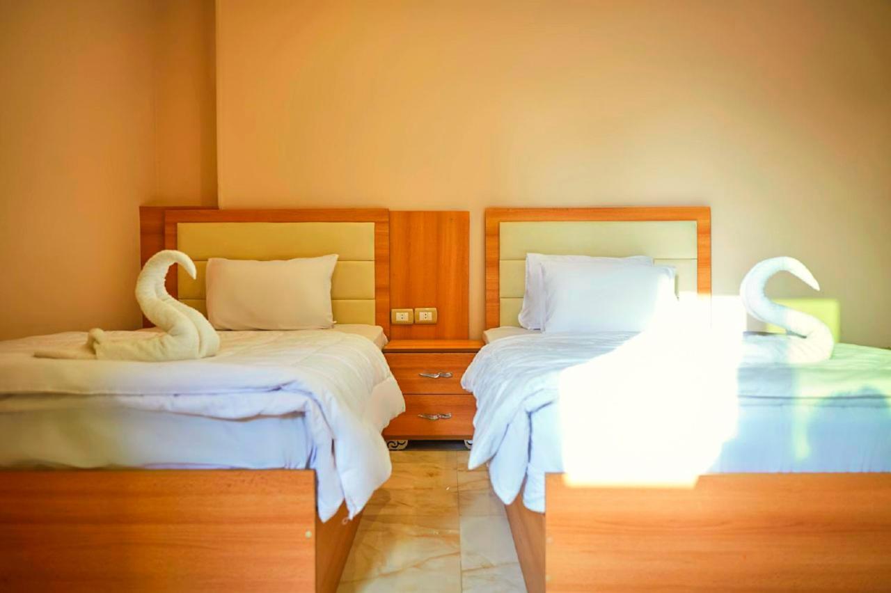 Grand Golden Pyramids View Hotel Kafret el-Gabal Esterno foto