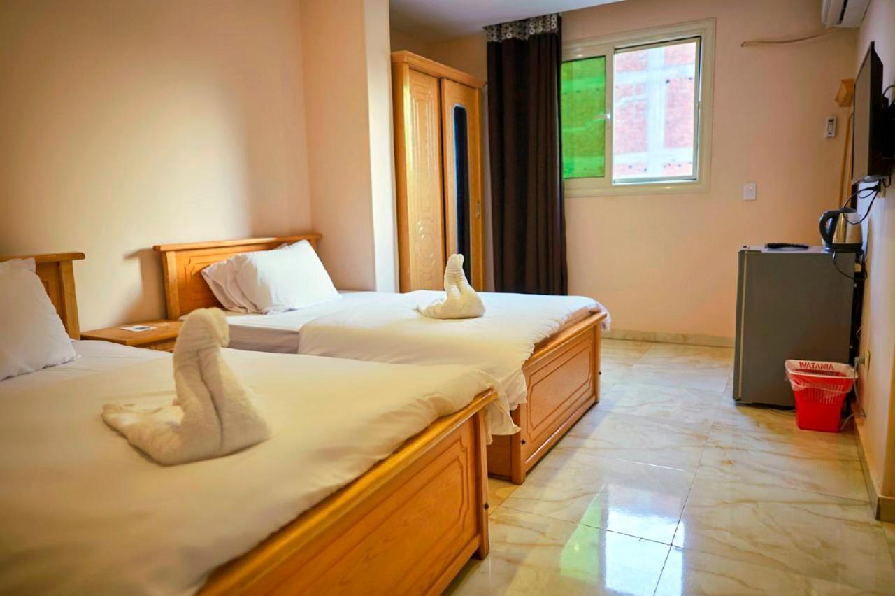 Grand Golden Pyramids View Hotel Kafret el-Gabal Esterno foto