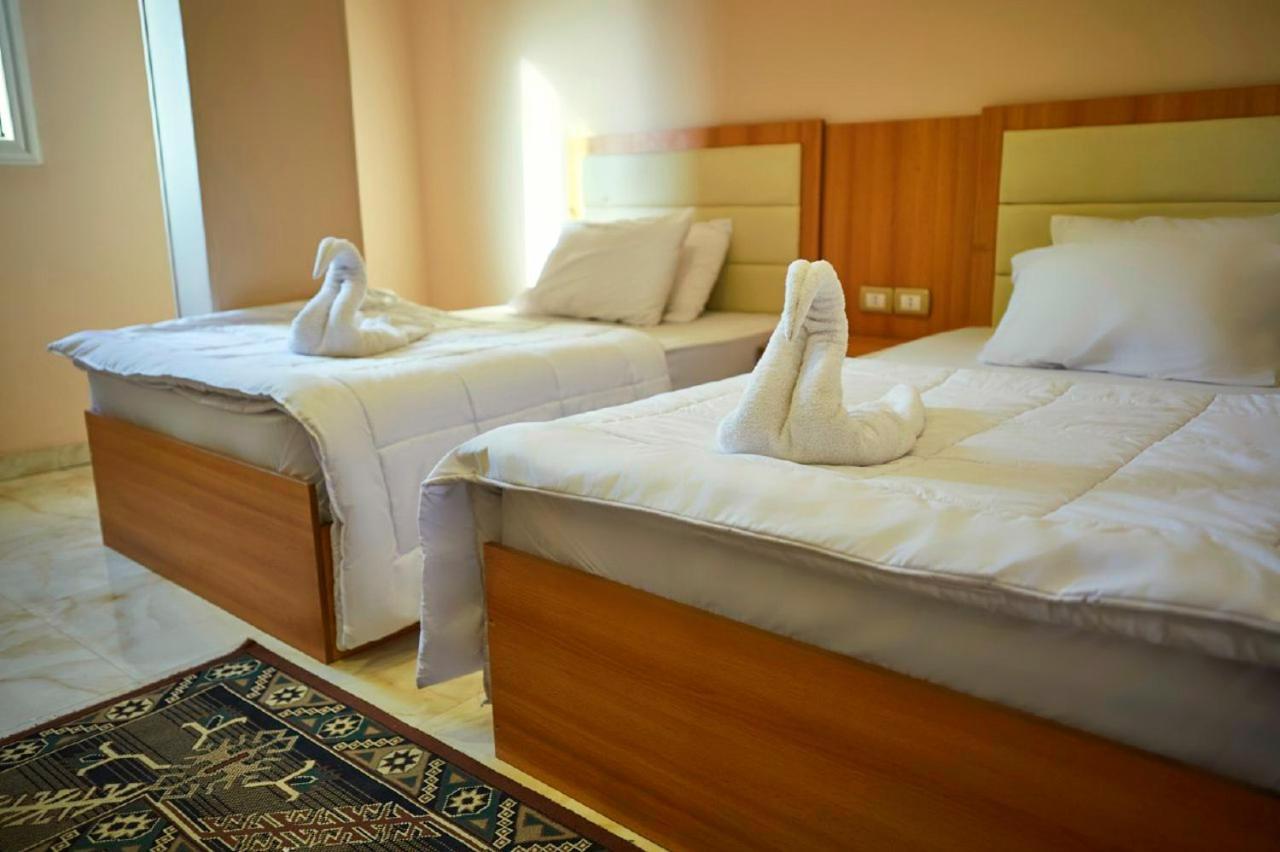 Grand Golden Pyramids View Hotel Kafret el-Gabal Esterno foto