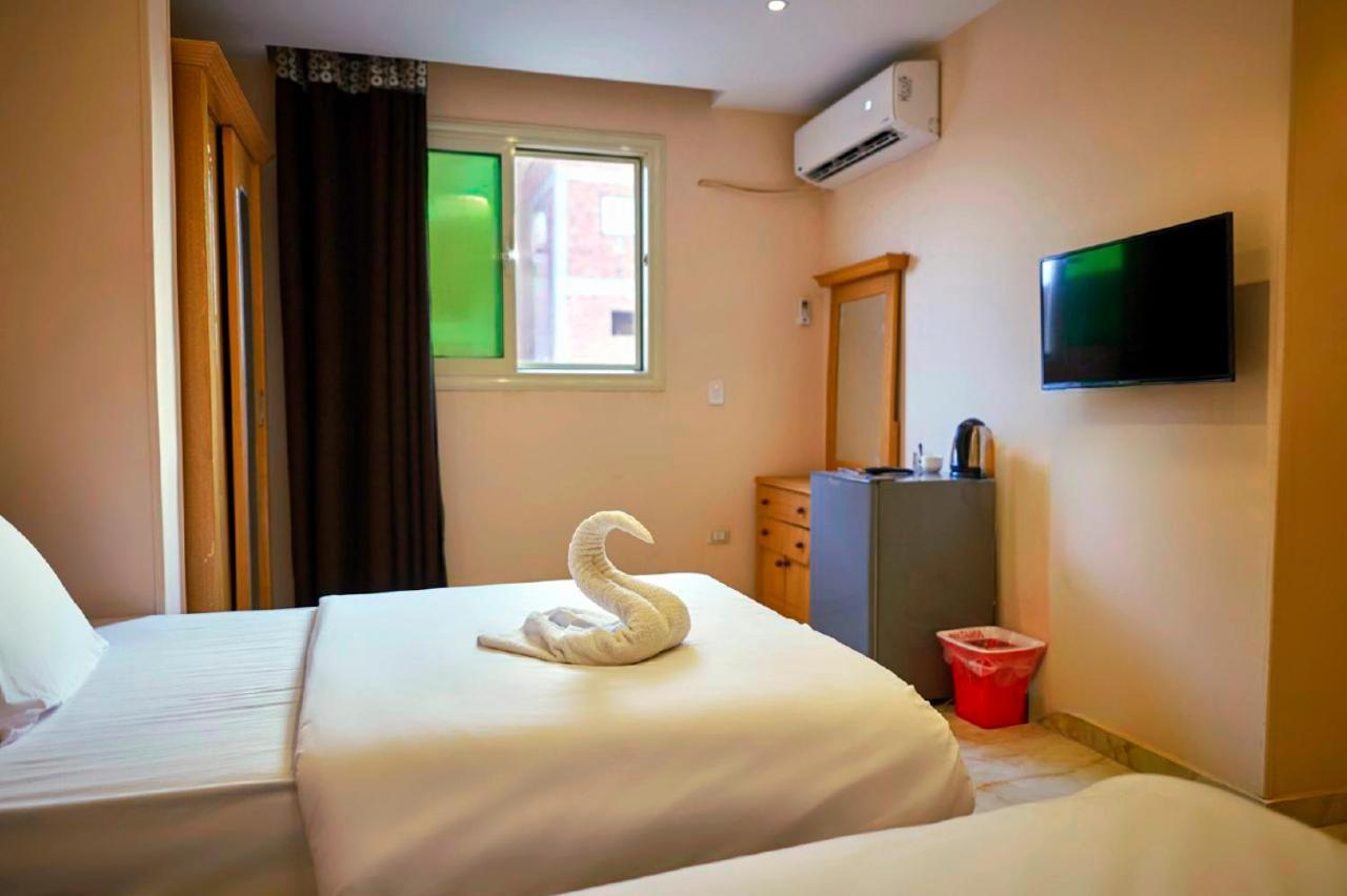 Grand Golden Pyramids View Hotel Kafret el-Gabal Esterno foto