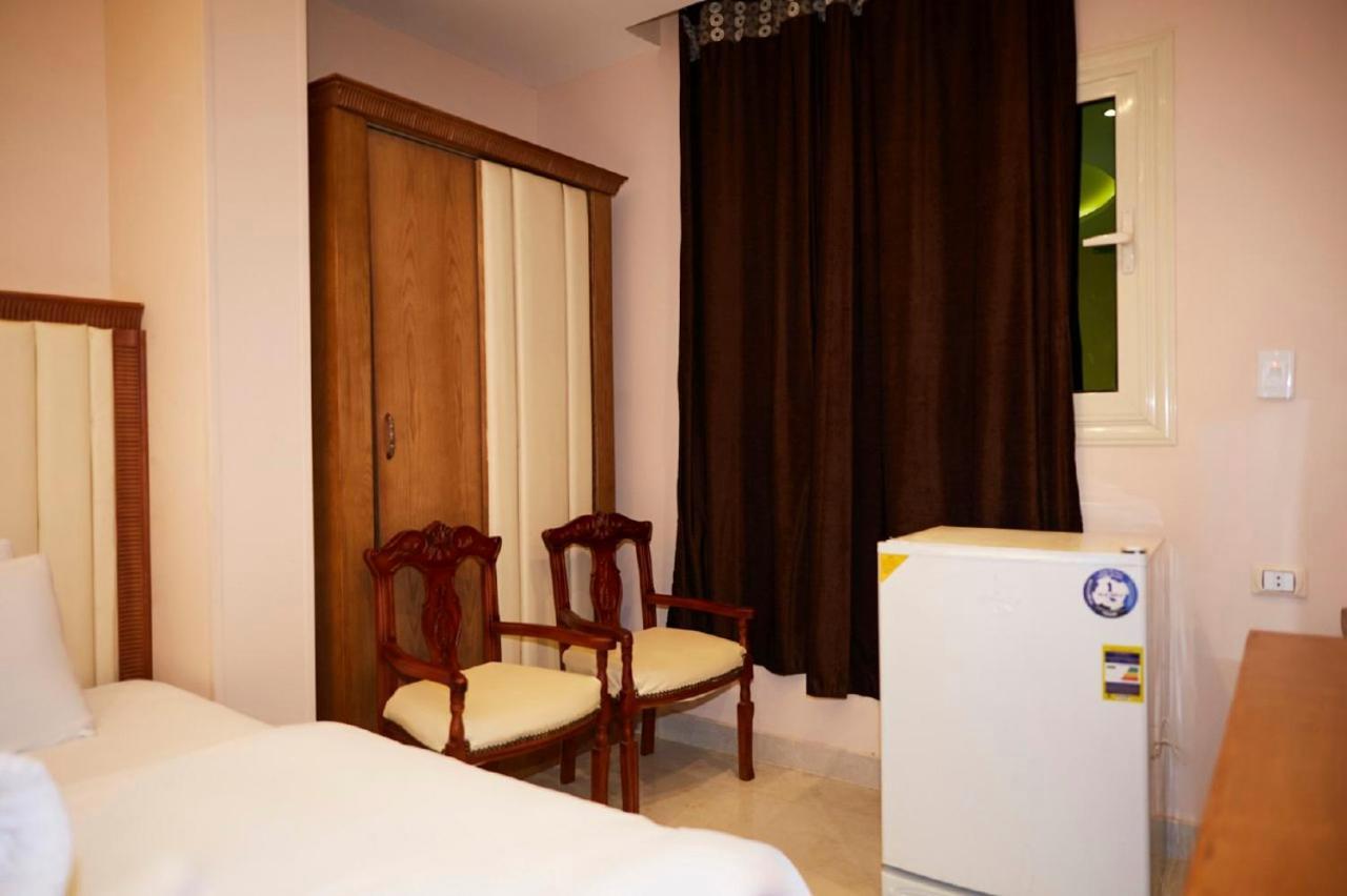 Grand Golden Pyramids View Hotel Kafret el-Gabal Esterno foto