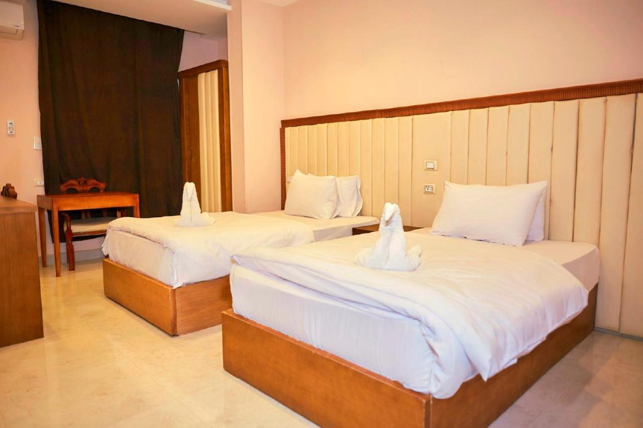 Grand Golden Pyramids View Hotel Kafret el-Gabal Esterno foto