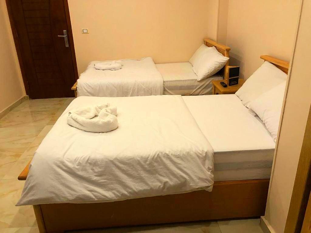 Grand Golden Pyramids View Hotel Kafret el-Gabal Esterno foto