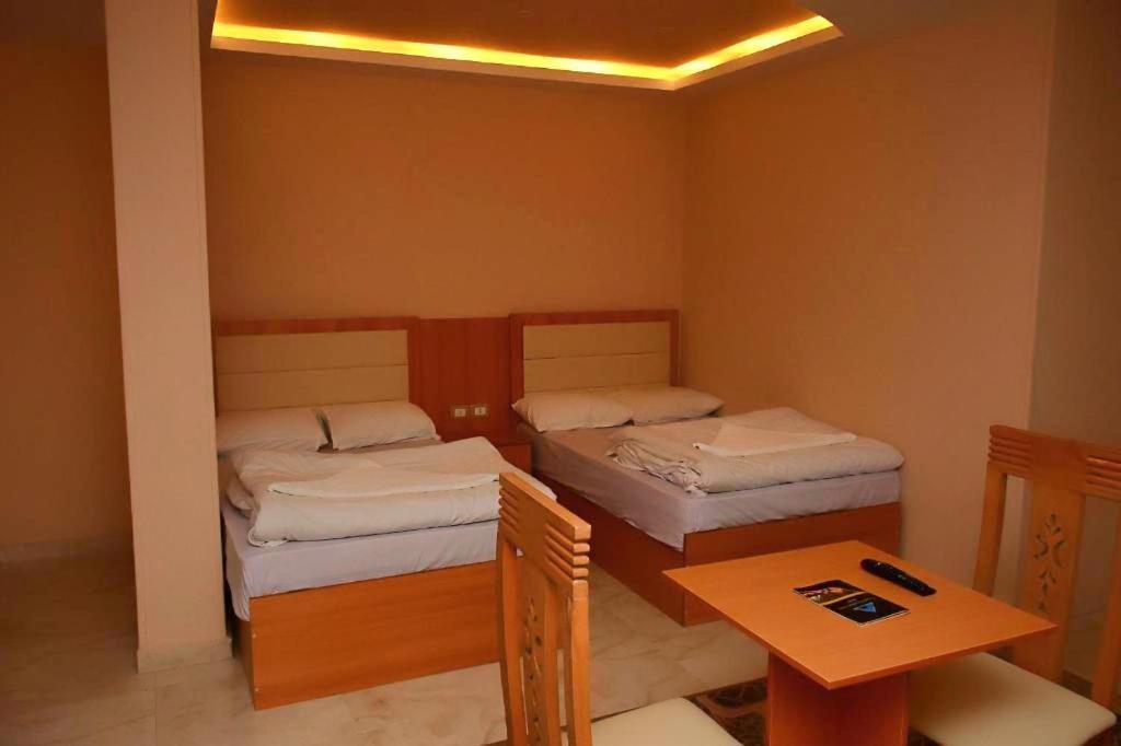 Grand Golden Pyramids View Hotel Kafret el-Gabal Esterno foto