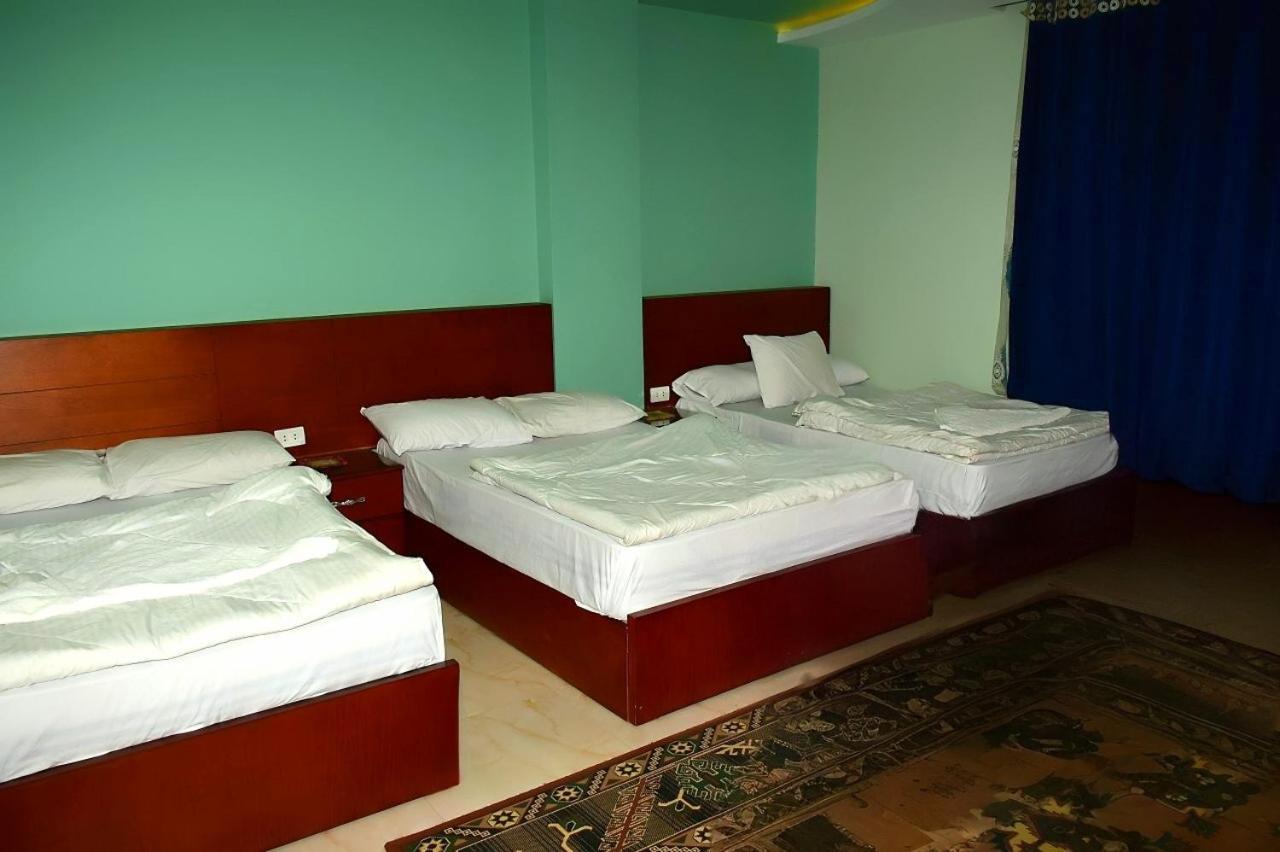 Grand Golden Pyramids View Hotel Kafret el-Gabal Esterno foto